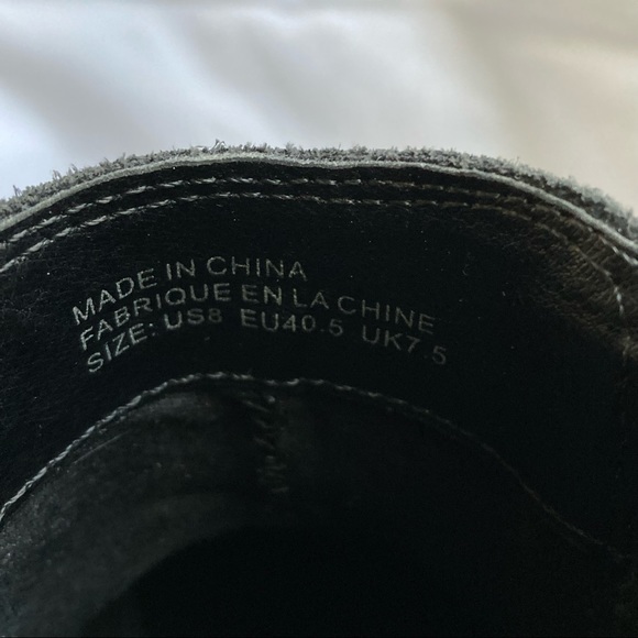 Urban Outfitters Lorenza Black Suede Chelsea Chunky Boots Lug Sole - Picture 9 of 9